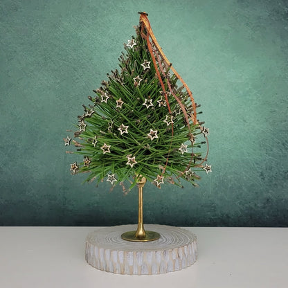 Mini Tannenbaum aus Kiefernnadeln